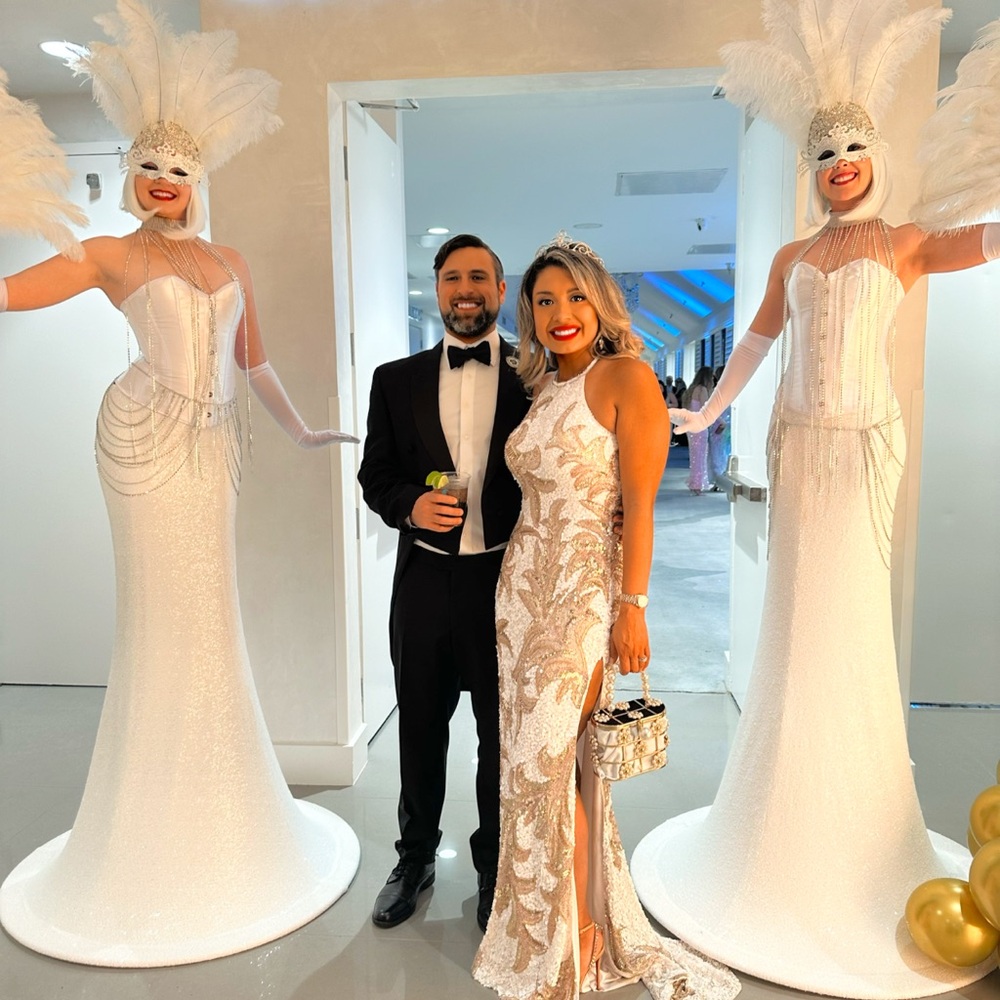 Rachel Allan White Feathered Party Decorations